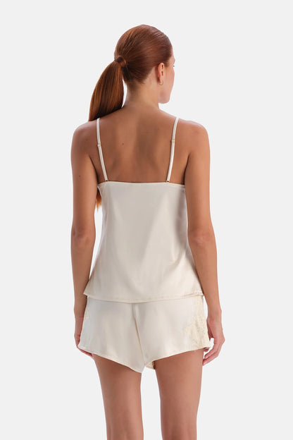 Ekru Dantel Detaylı Camisole Ve Şort