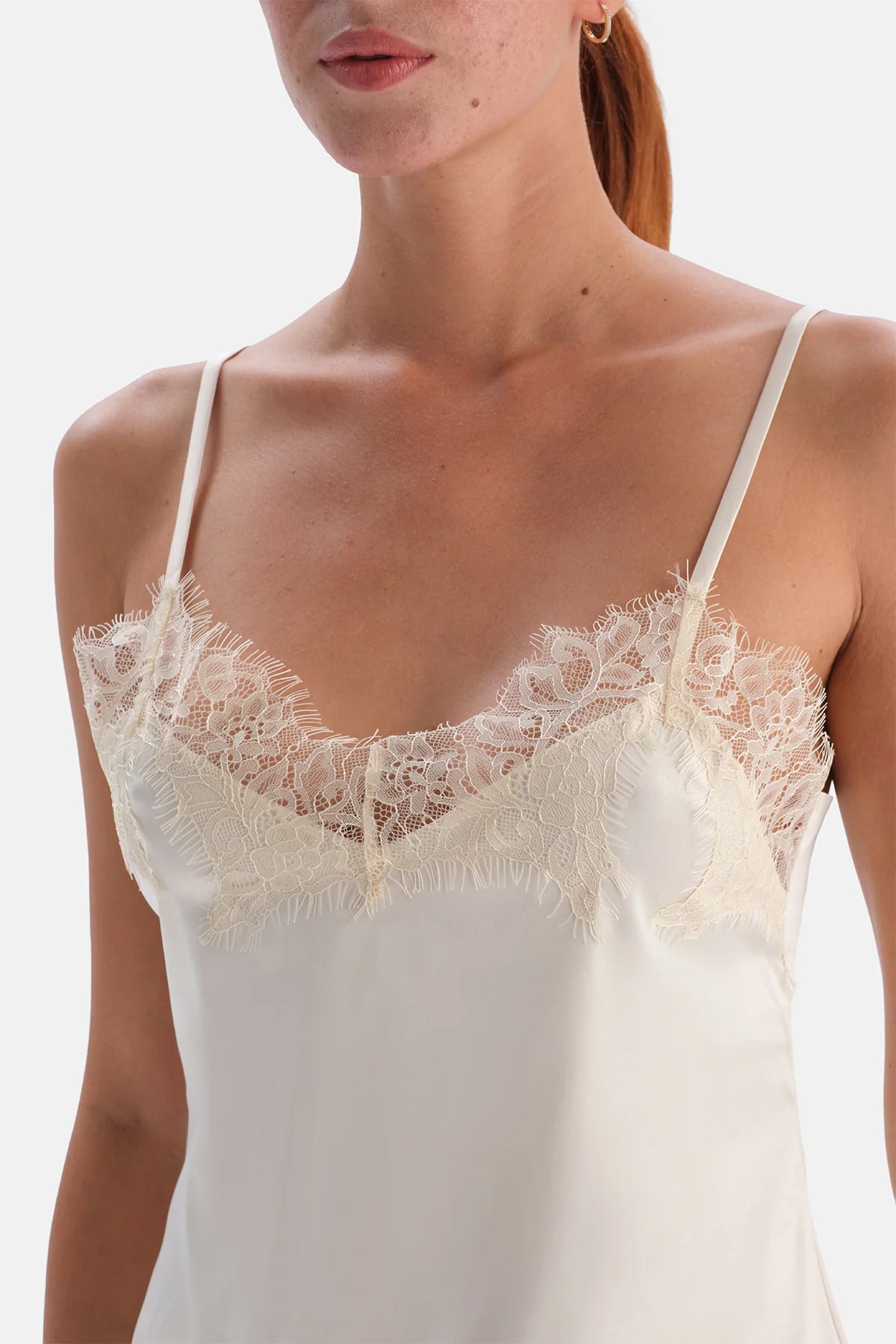 Ekru Dantel Detaylı Camisole Ve Şort
