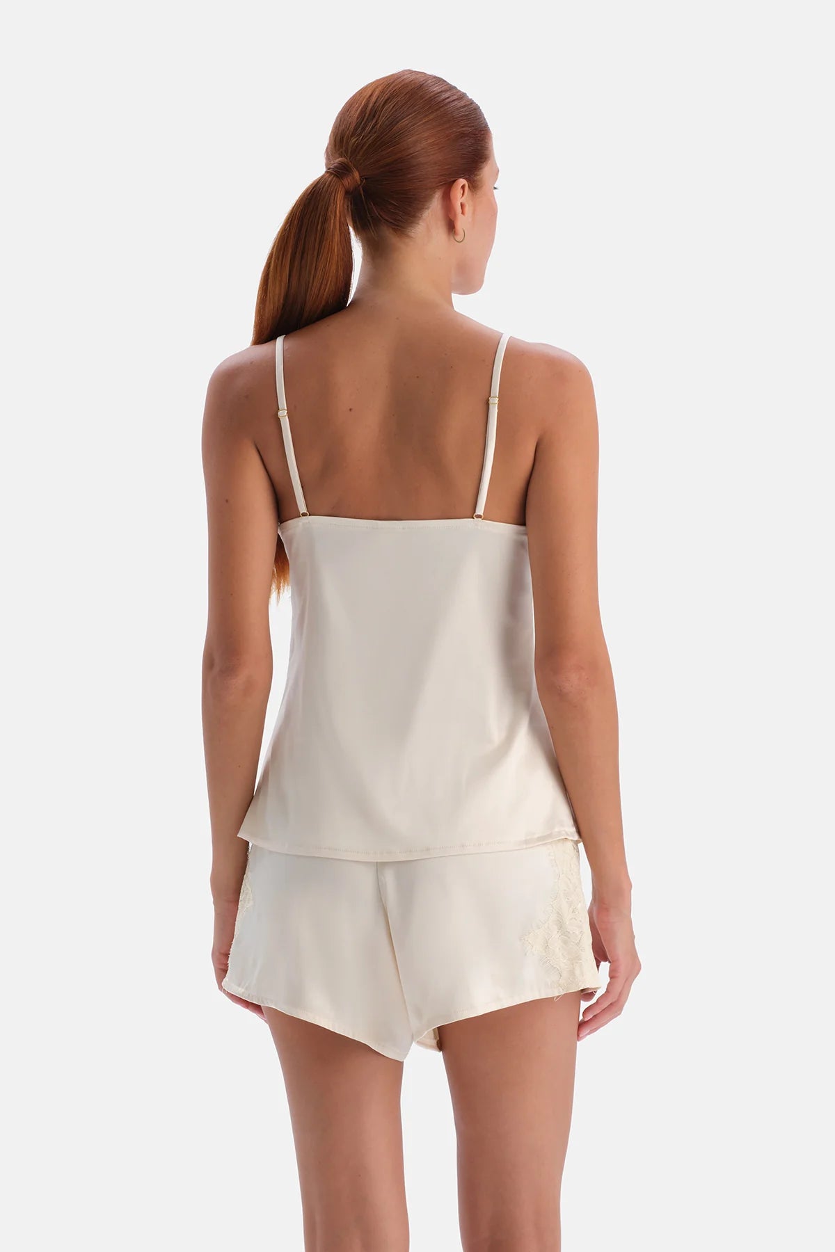 Ekru Dantel Detaylı Camisole Ve Şort