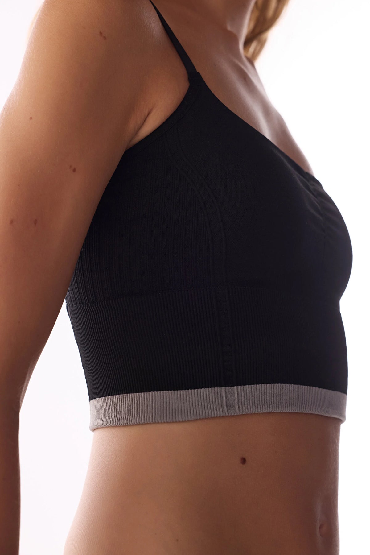 Siyah Çizgili Dikişsiz Seamless Spor Sütyeni
