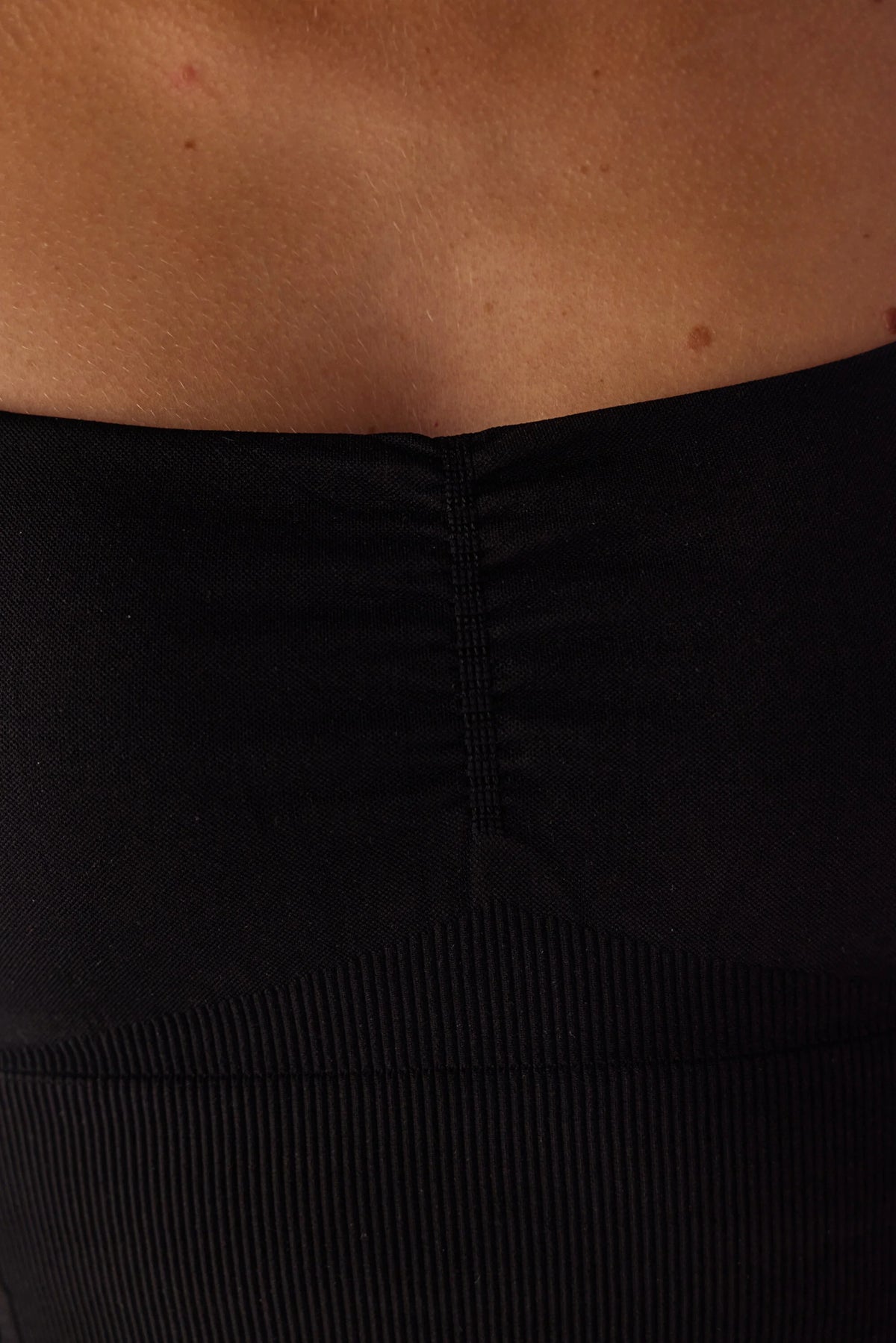 Siyah Çizgili Dikişsiz Seamless Spor Sütyeni