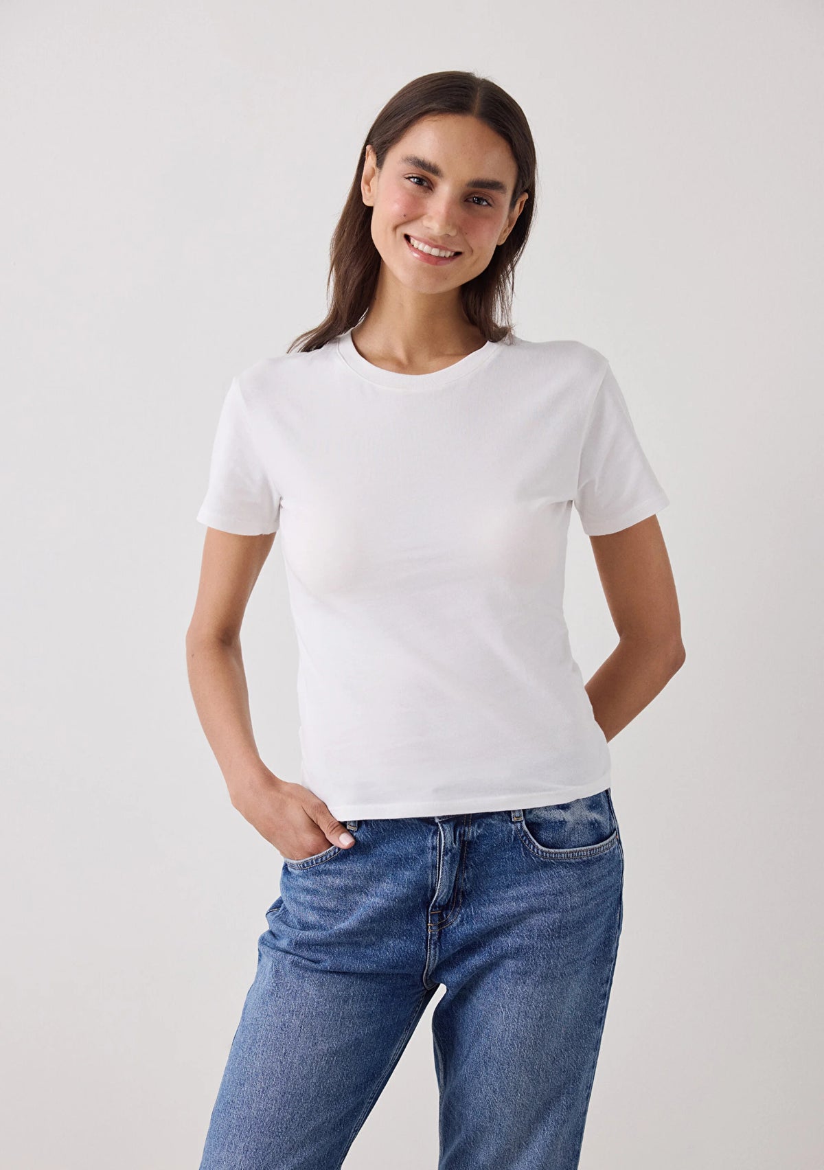 Beyaz Bisiklet Yaka Slim Fit Pamuklu Tişört