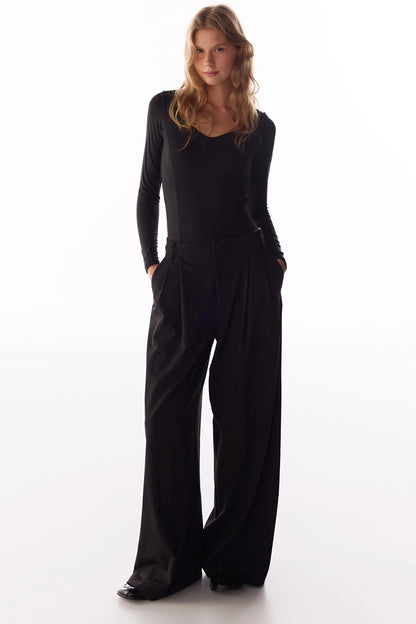 Siyah Kalp Yakalı Uzun Kollu Bodysuit