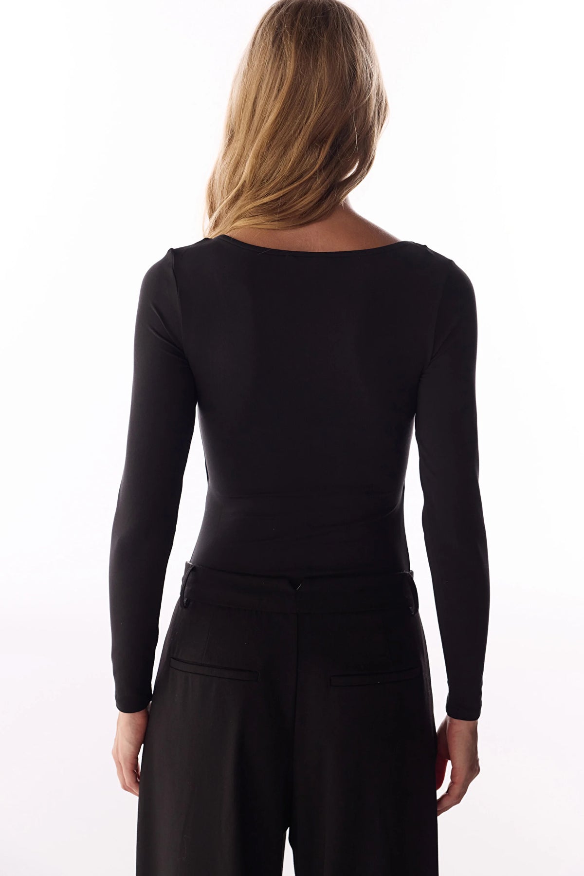 Siyah Kalp Yakalı Uzun Kollu Bodysuit