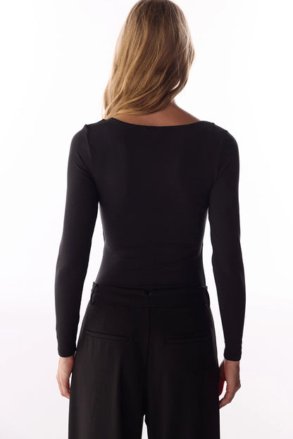 Siyah Kalp Yakalı Uzun Kollu Bodysuit