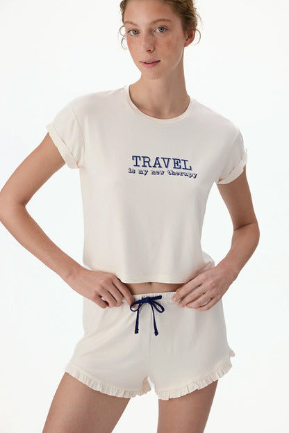 Ekru Travel Slogan Desenli Fırfırlı Kısa Kollu Şort Pijama Takımı