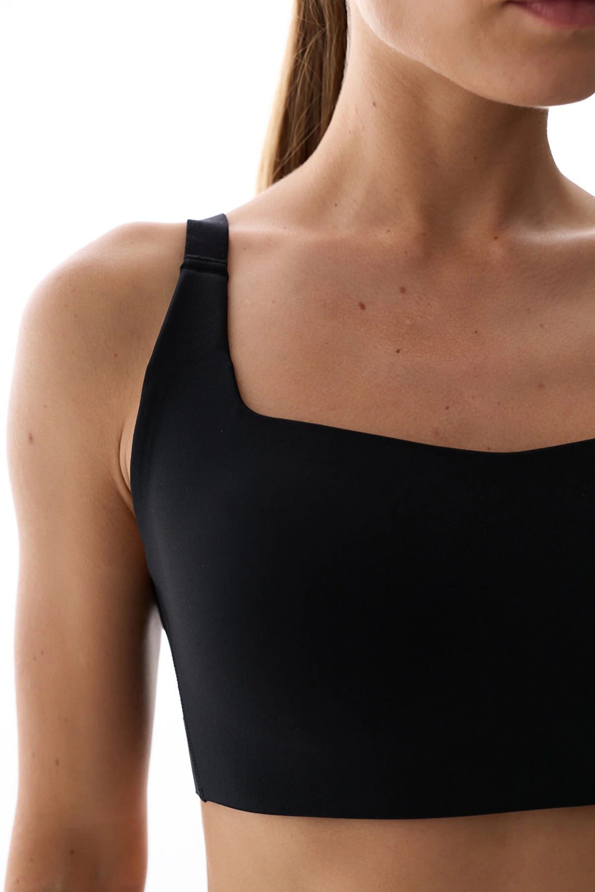 Siyah Stretch360 Orta Destek Çapraz Sırt Detaylı Kaydırmaz Askılı Cross Back Spor Sütyeni