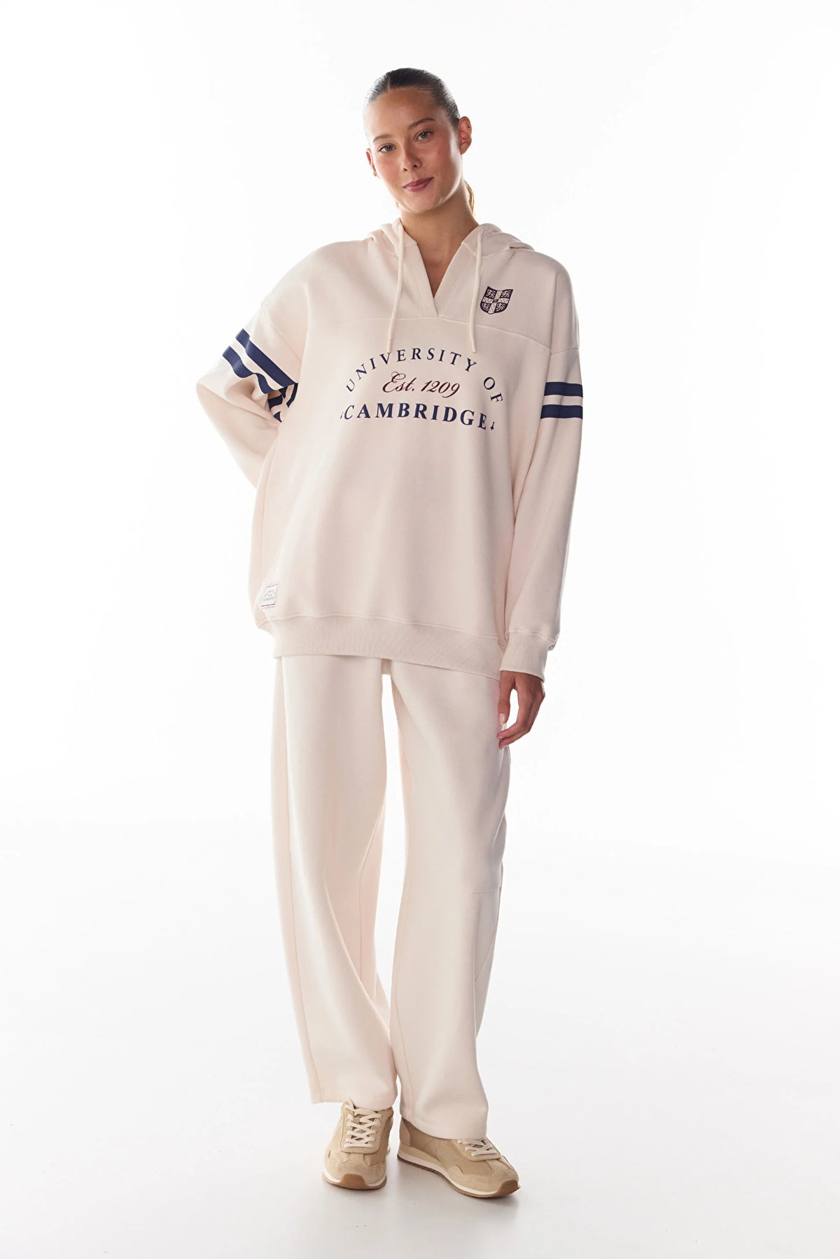 Ekru Cambridge Baskılı V Yaka Kapüşonlu Sweatshirt