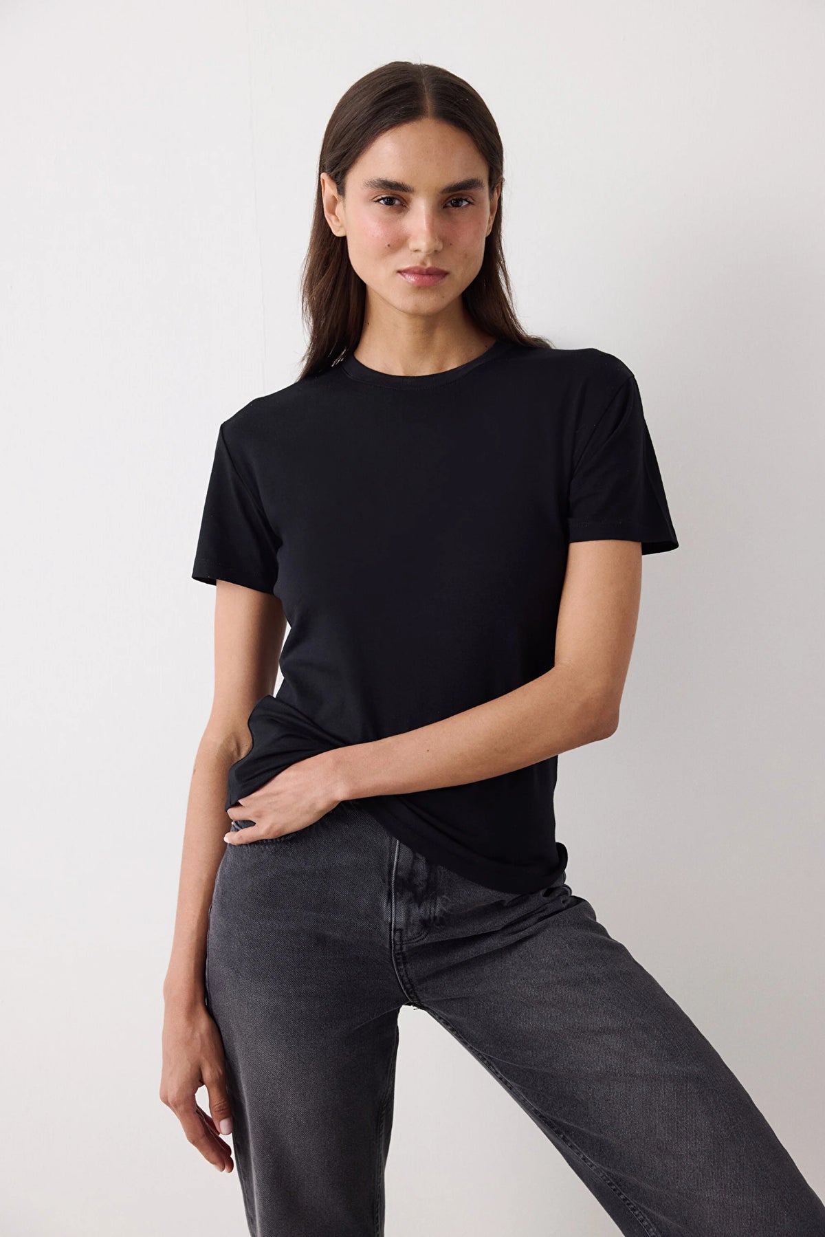 Siyah Bisiklet Yaka Slim Fit Pamuklu Tişört
