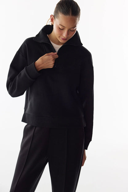 Siyah Yarım Fermuarlı Şardonlu Sweatshirt
