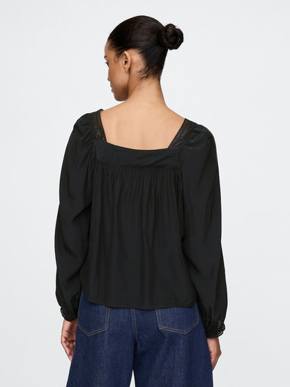 Siyah Fiyonk Detaylı Kare Yaka Crop Bluz