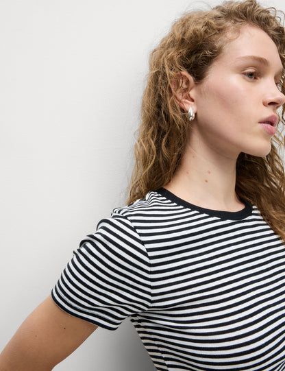 Saf Pamuk Çizgili Crop T-shirt