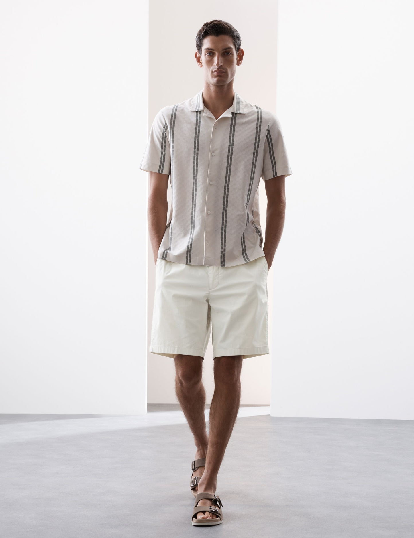 Pamuk Karışımlı Regular Fit Lightweight Chino Şort