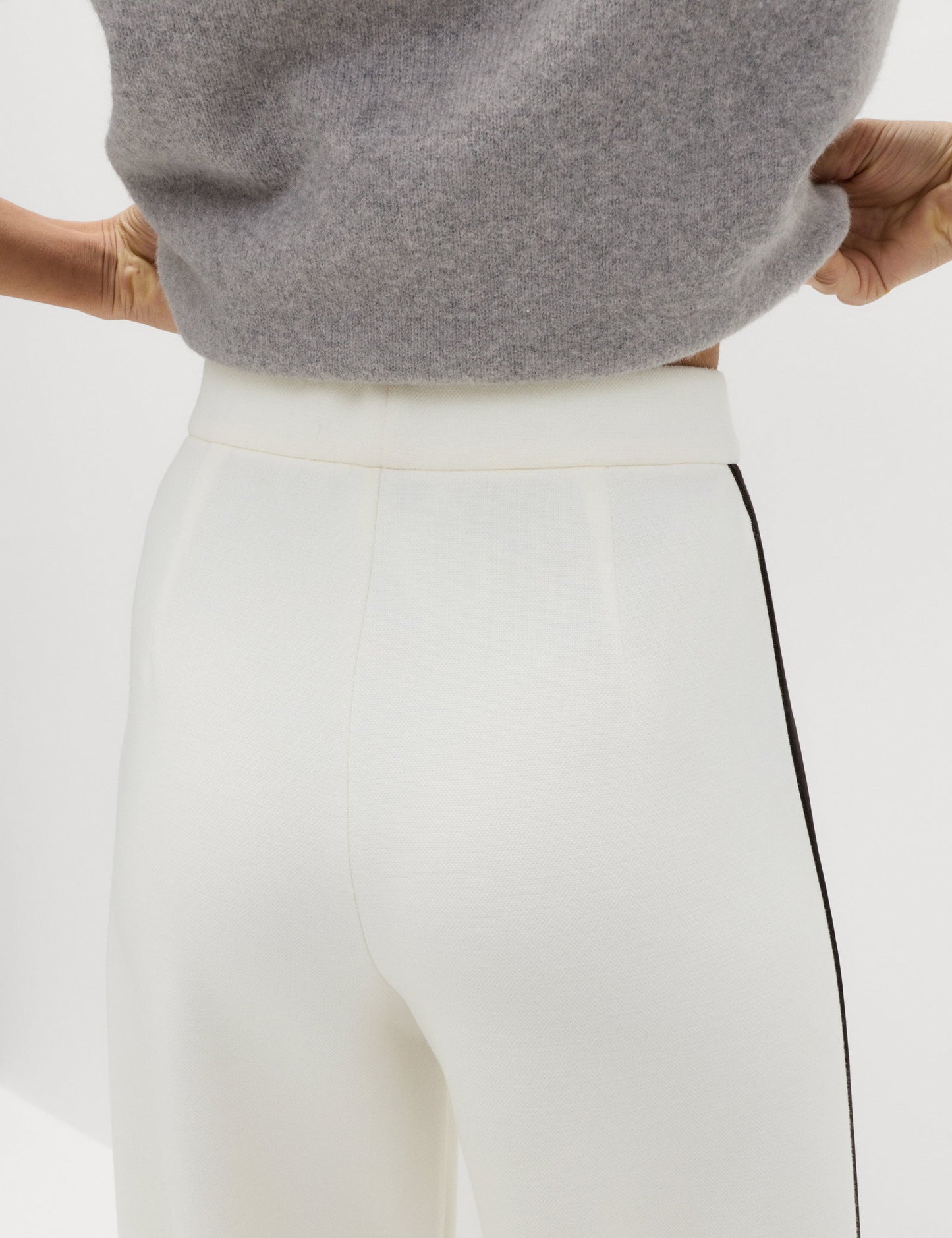 Wide Leg Yan Şerit Detaylı Pantolon