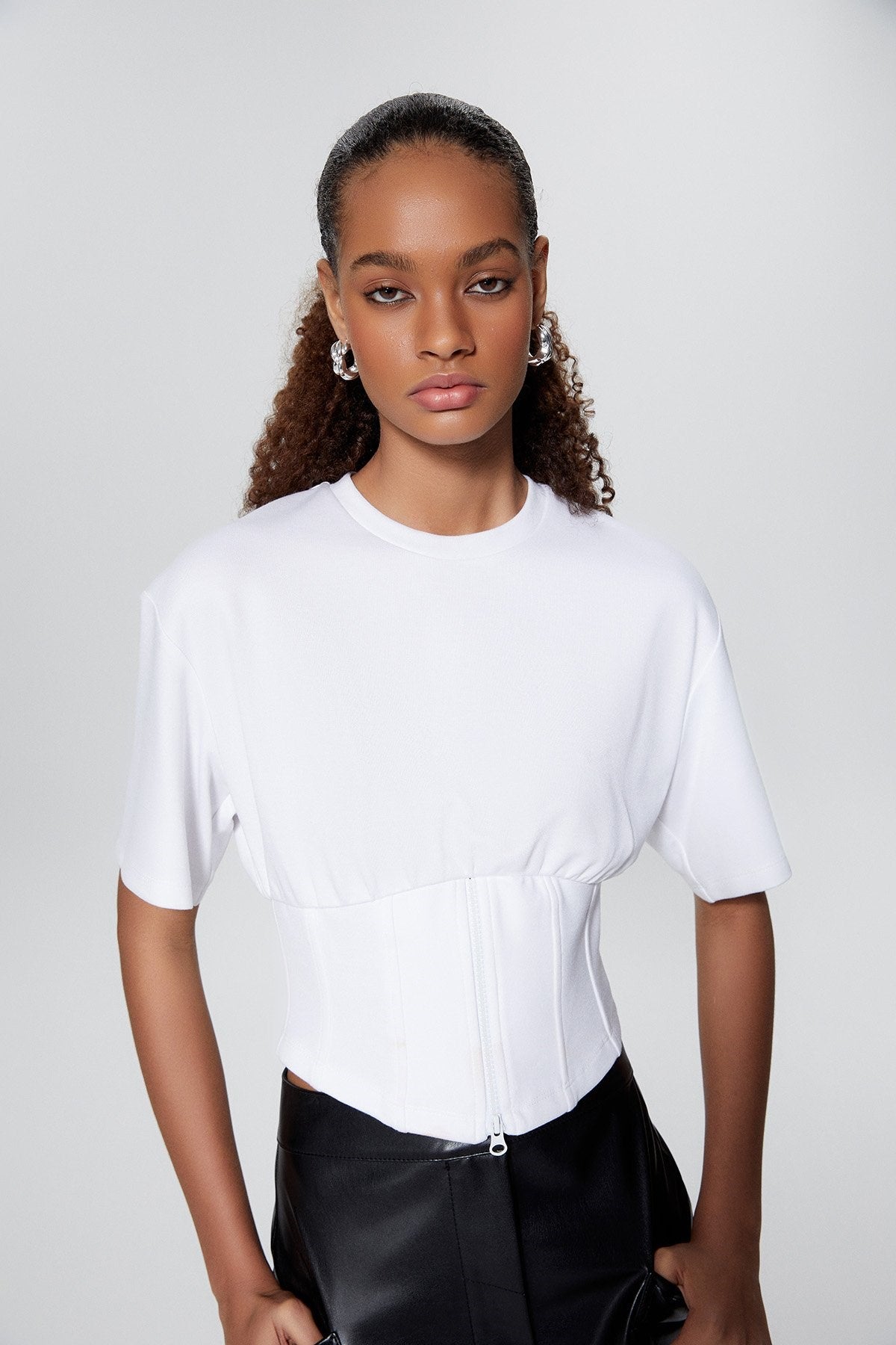 Fermuar Detaylı Beyaz Crop T-shirt