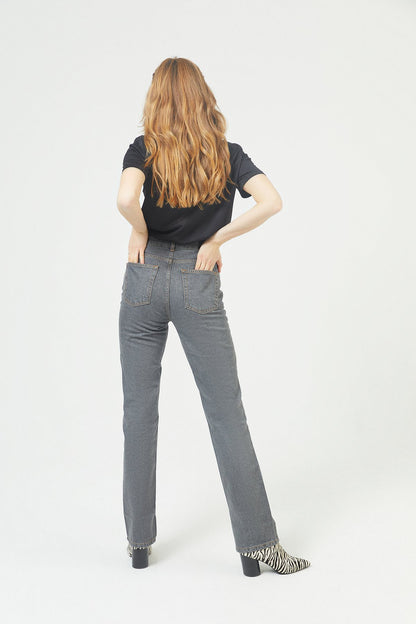 Gri Yırtmaçlı Düz Kesim Jean