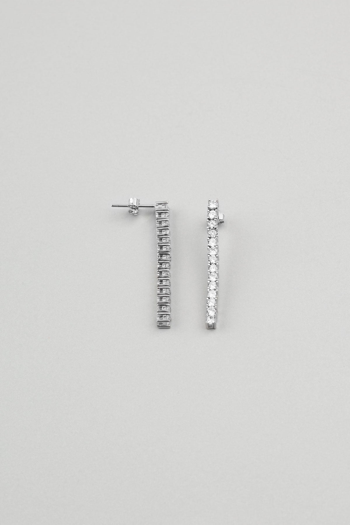 Beyaz Taşlı 18 Ayar Beyaz Altın Kaplama Gümüş Su Yolu Küpe 5110680199