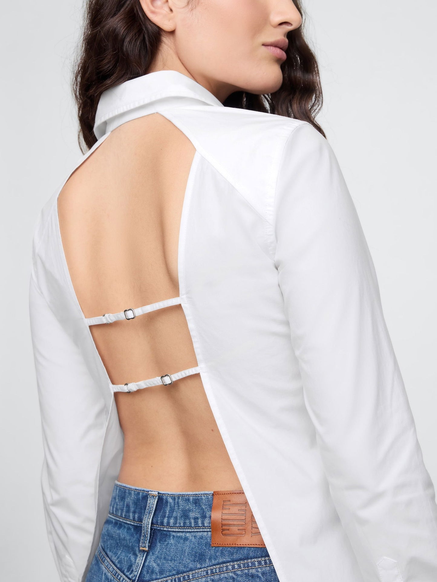 Kırık Beyaz Gap × Cult Gaia Sırt Detaylı Classic Gömlek