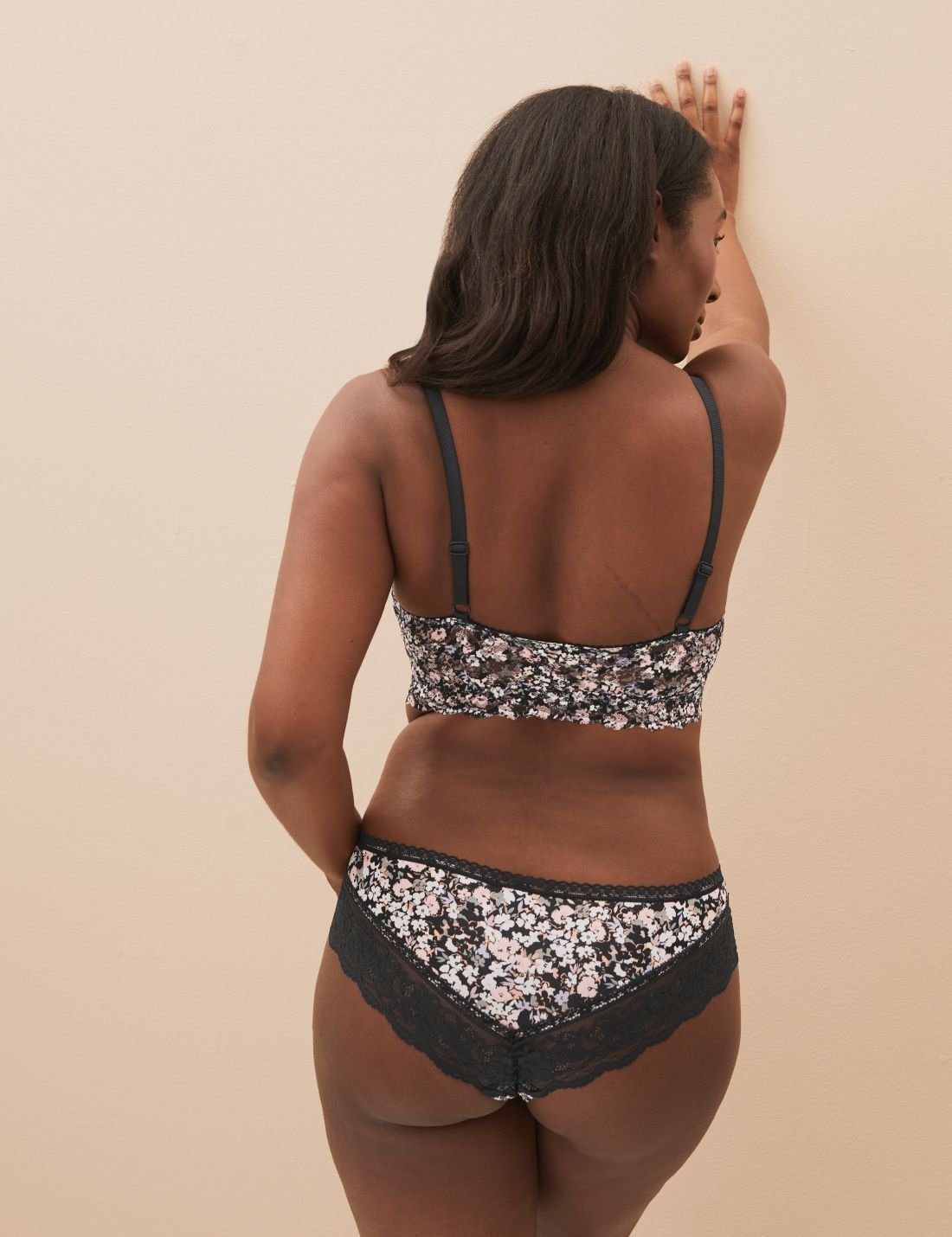 Dantel Detaylı Balensiz Bralet