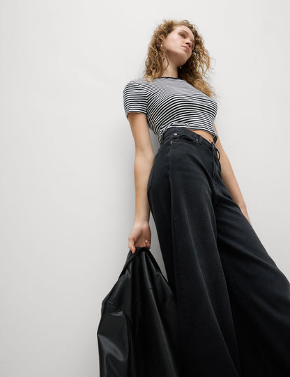 Saf Pamuk Çizgili Crop T-shirt