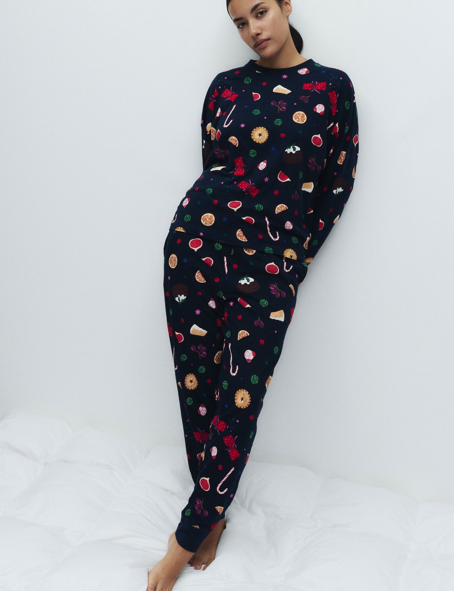 Saf Pamuklu Yılbaşı Desenli Pijama Takımı