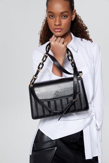 Zincir Askılı Siyah Çapraz Çanta