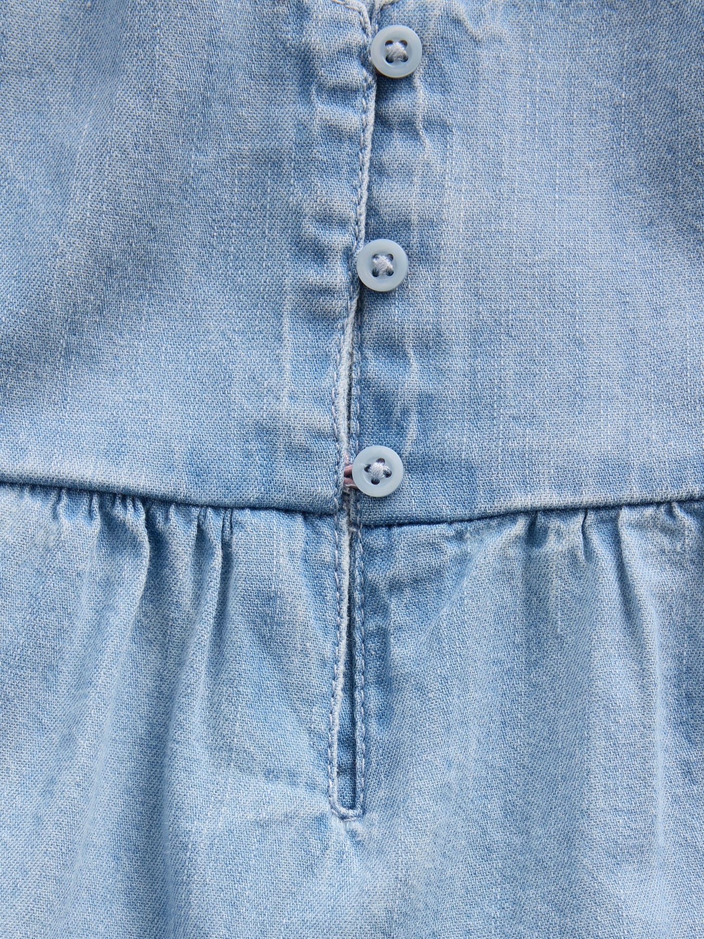 Açık Mavi Denim Tiered Kolsuz Bluz