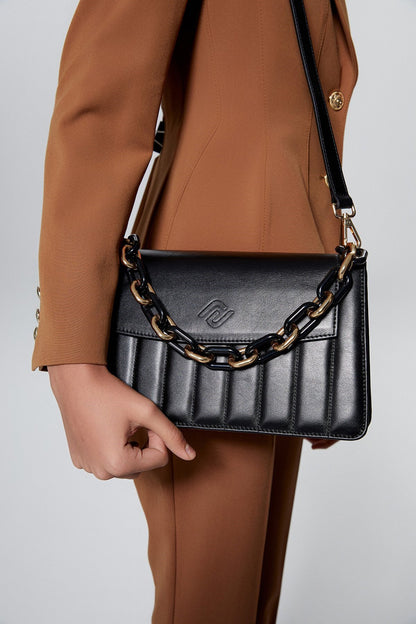 Zincir Askılı Siyah Çapraz Çanta