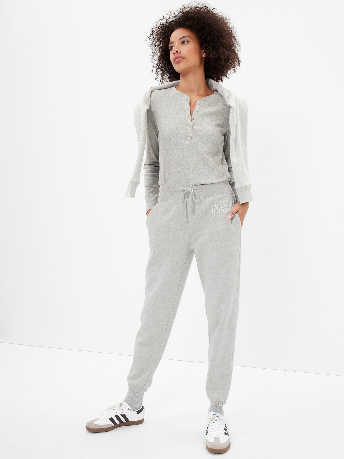 Açık Gri Gap Logo Jogger Fleece Eşofman Altı