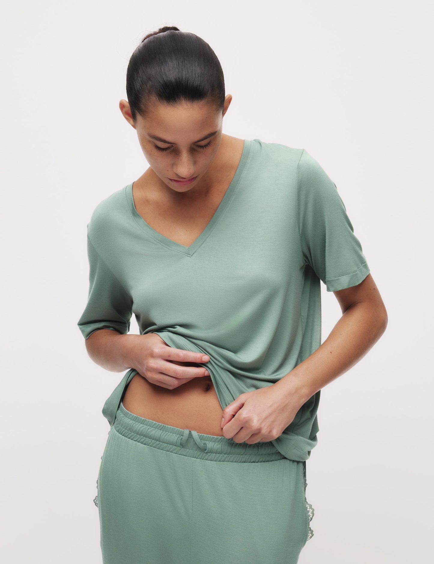 Dantel Detaylı Pijama Üstü