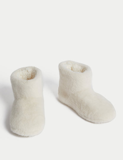 Kürk Detaylı Ev Botu
