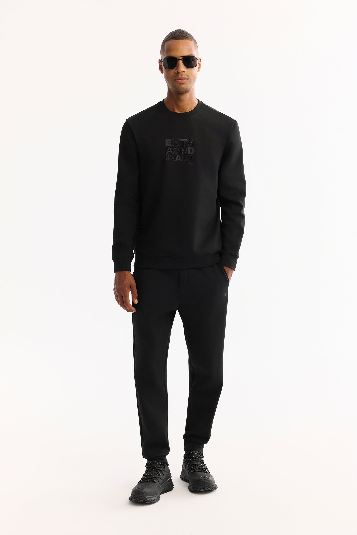 Siyah Bisiklet Yaka Nakışlı Interlok Kumaş Sweatshirt