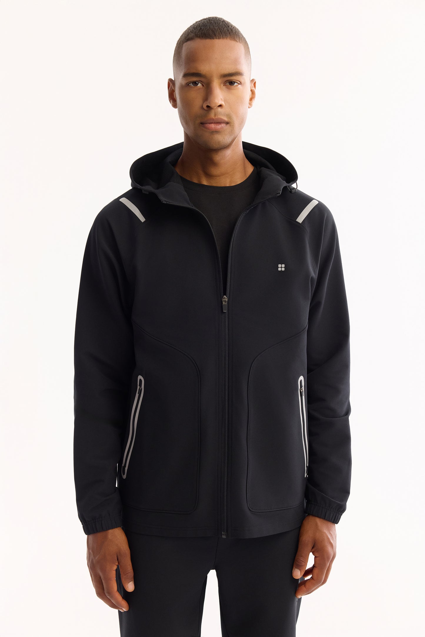 Siyah Kapüşonlu Yaka Reflektör Baskılı Teknik Kumaş Hırka