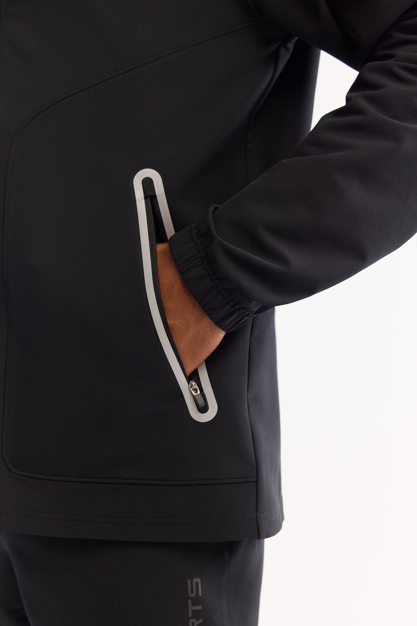 Siyah Kapüşonlu Yaka Reflektör Baskılı Teknik Kumaş Hırka