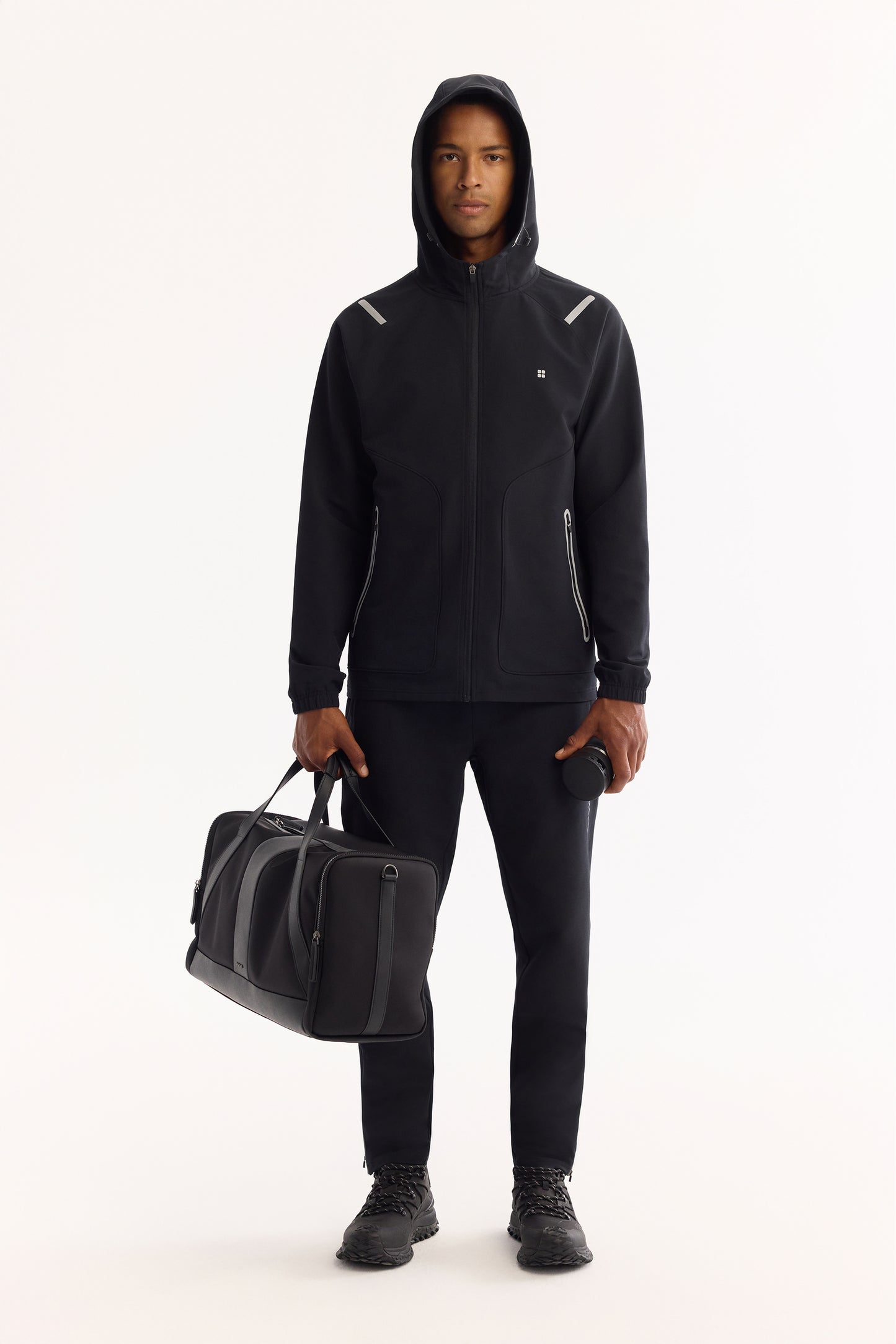 Siyah Kapüşonlu Yaka Reflektör Baskılı Teknik Kumaş Hırka