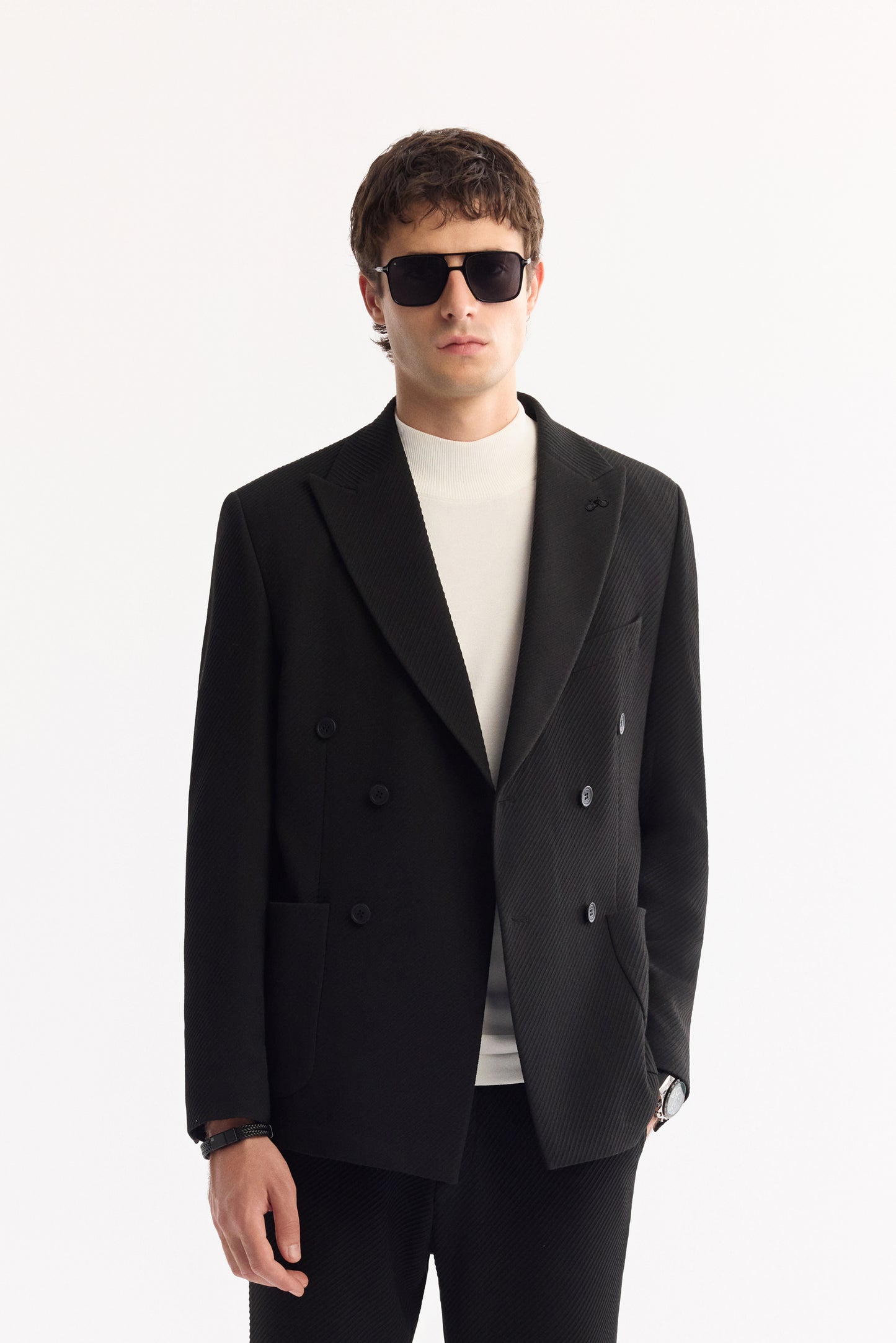 Siyah Kruvaze Gofreli Gofreli Dokuma Kumaş Ceket