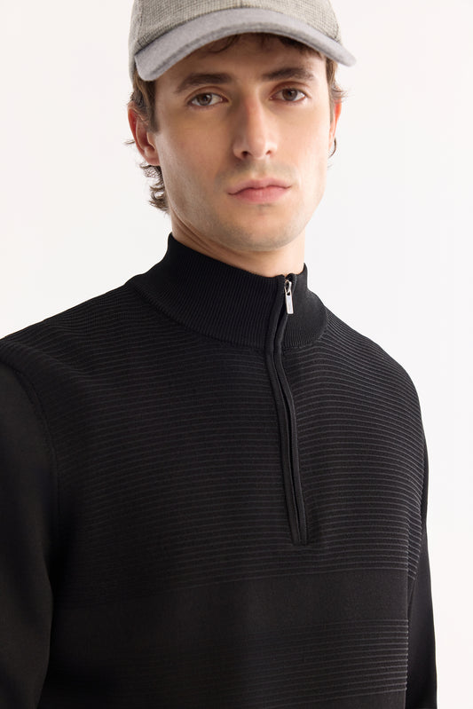 Siyah Dik Yaka Fermuarlı Desenli Rayon Iplik Kazak