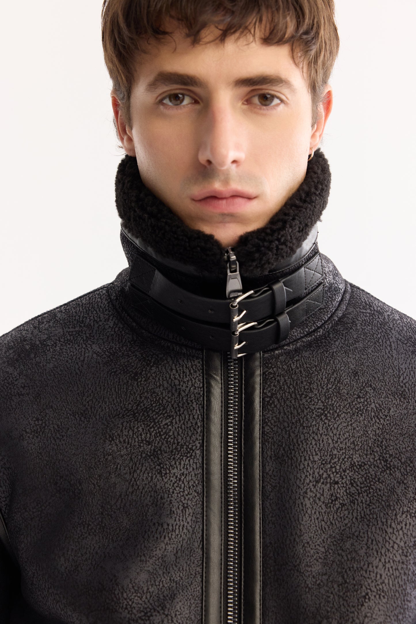 Siyah Dik Yaka Düz Napa Kumaş Mont