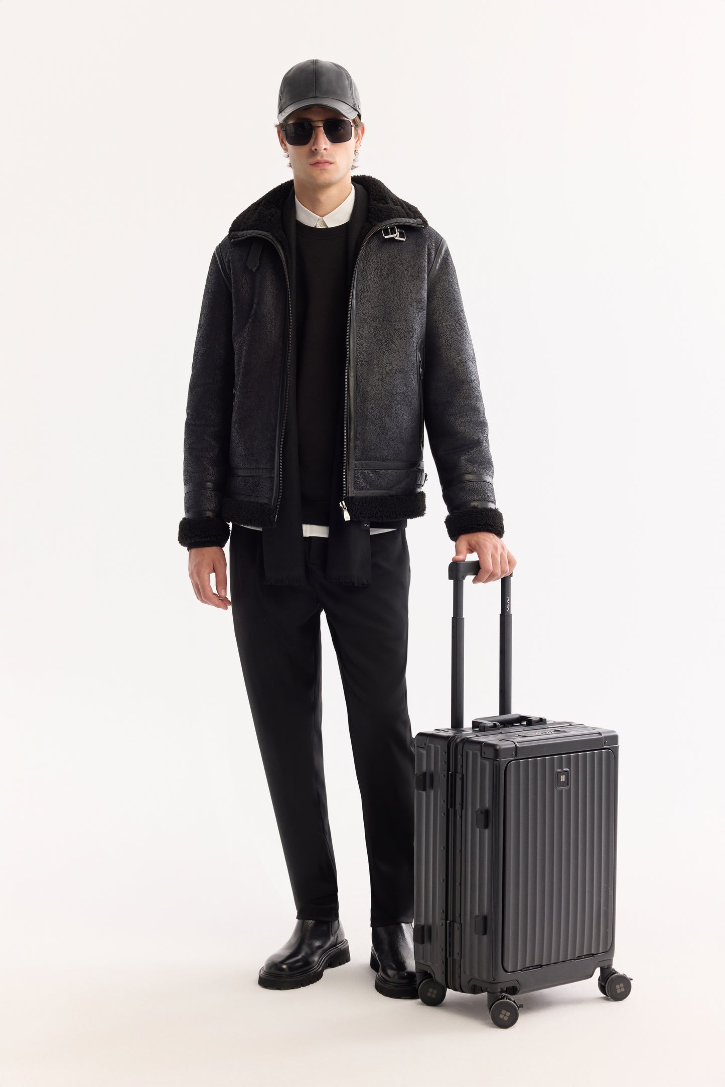 Siyah Dik Yaka Düz Napa Kumaş Mont