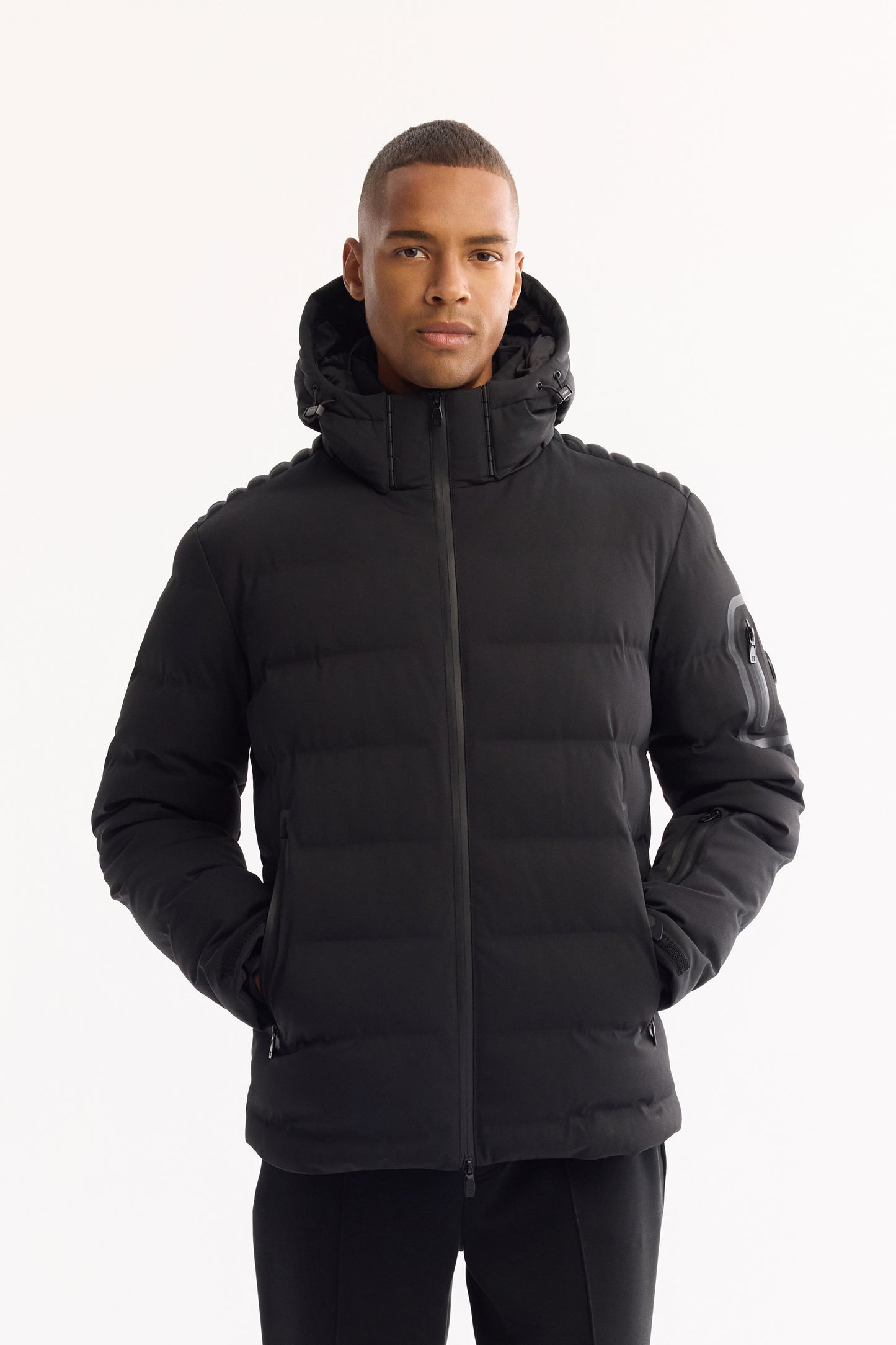 Siyah Takma Çıkma Kapüşonlu Düz Poliamid-elastan Kumaş Mont