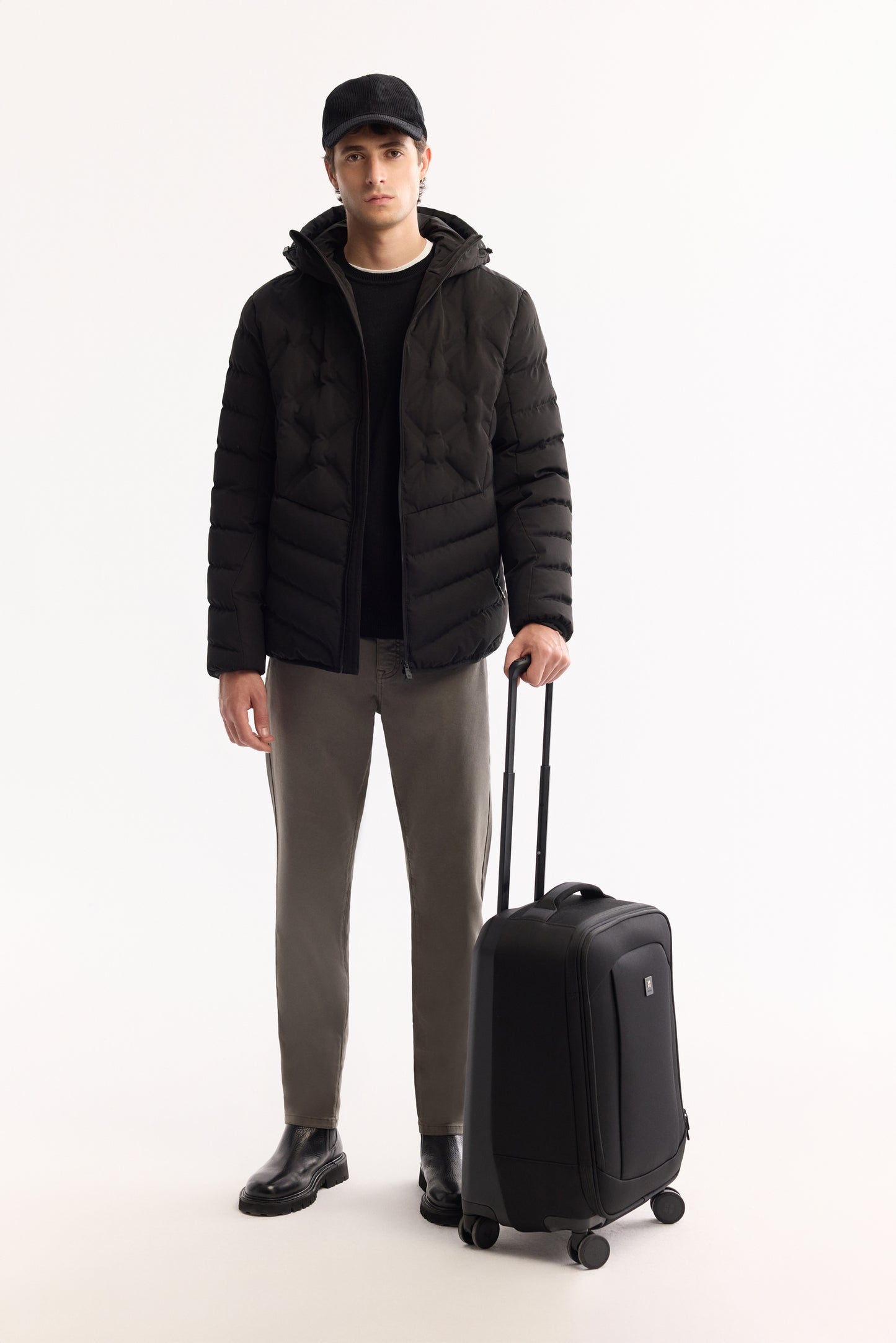 Siyah Kapüşonlu Yaka Kapitone Polyester Kumaş Mont