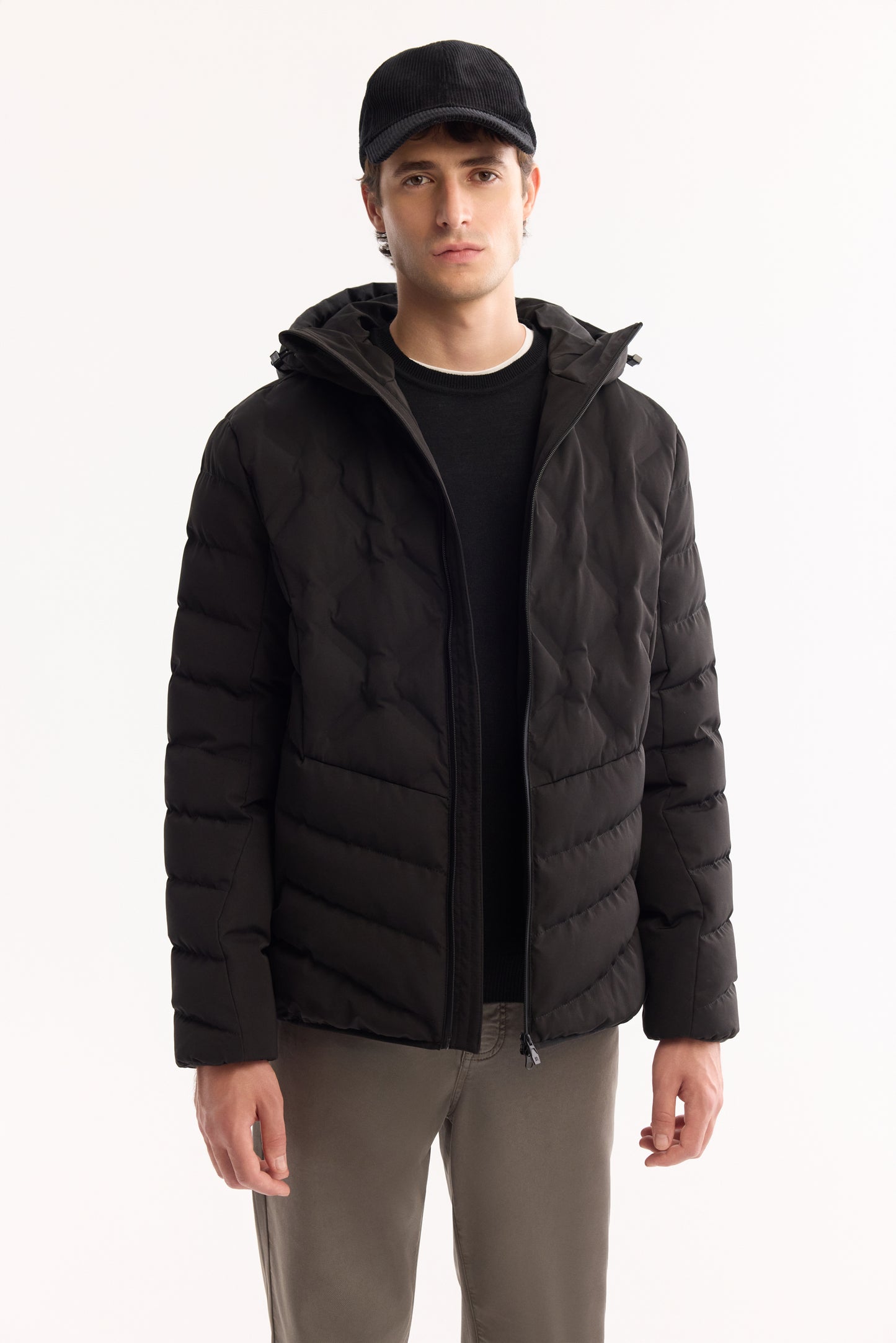 Siyah Kapüşonlu Yaka Kapitone Polyester Kumaş Mont