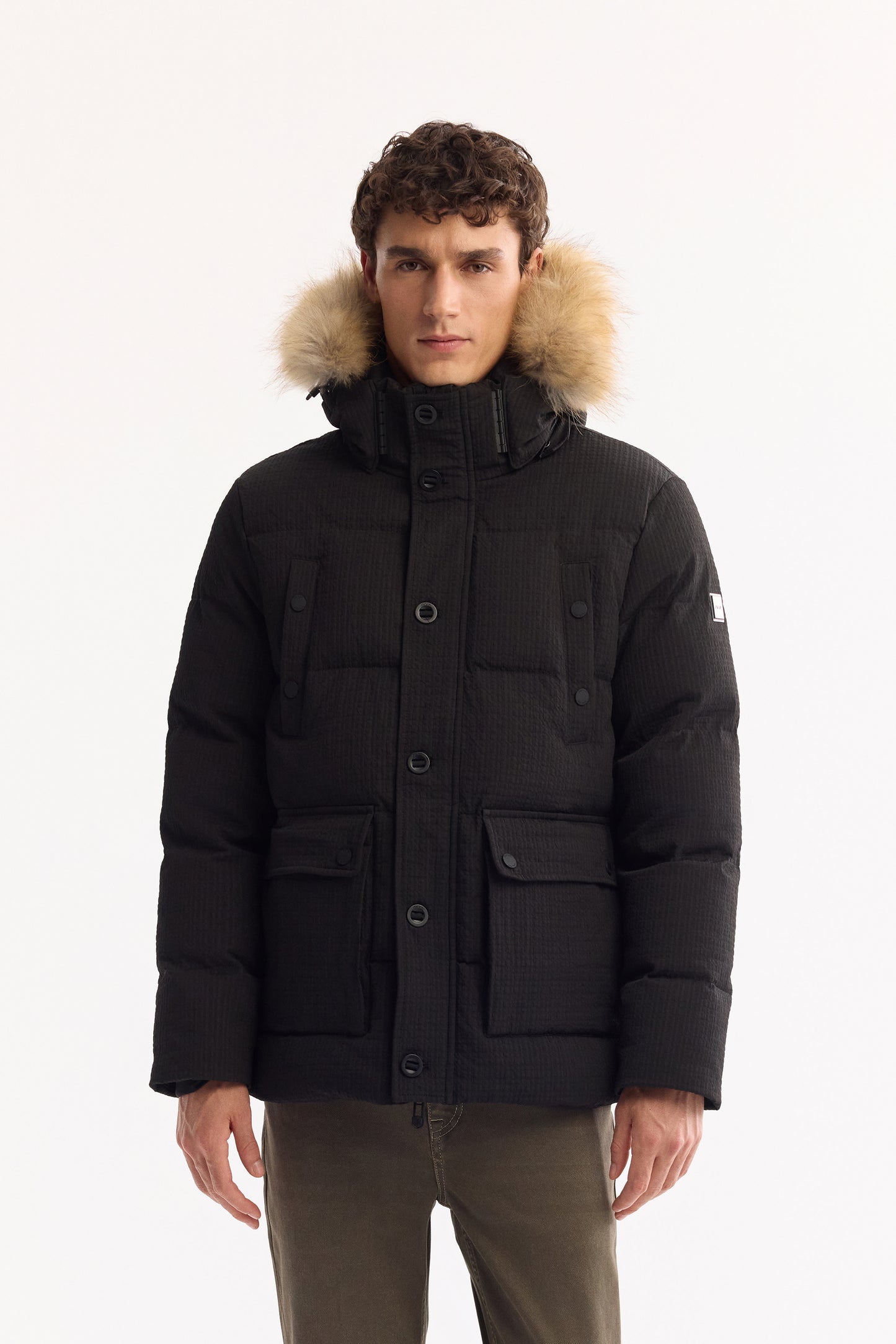 Siyah Takma Çıkma Kapüşonlu Dokulu Polyester Kumaş Mont