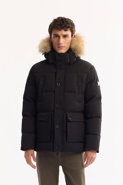 Siyah Takma Çıkma Kapüşonlu Dokulu Polyester Kumaş Mont