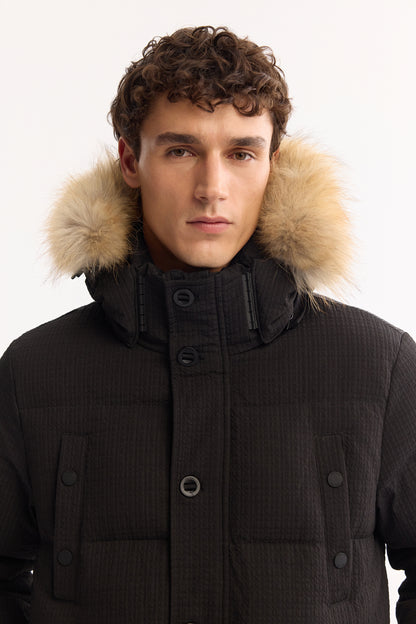 Siyah Takma Çıkma Kapüşonlu Dokulu Polyester Kumaş Mont