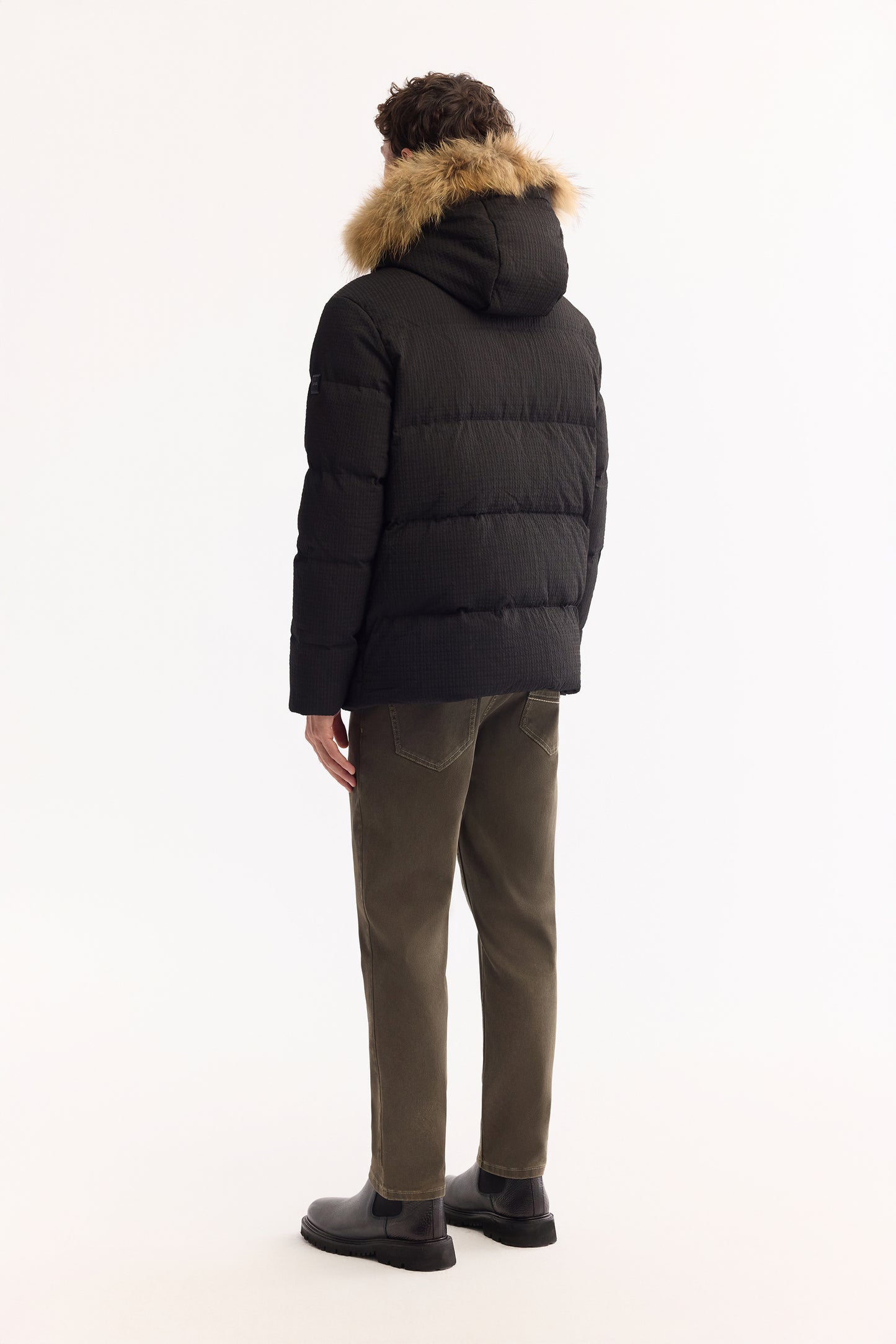 Siyah Takma Çıkma Kapüşonlu Dokulu Polyester Kumaş Mont