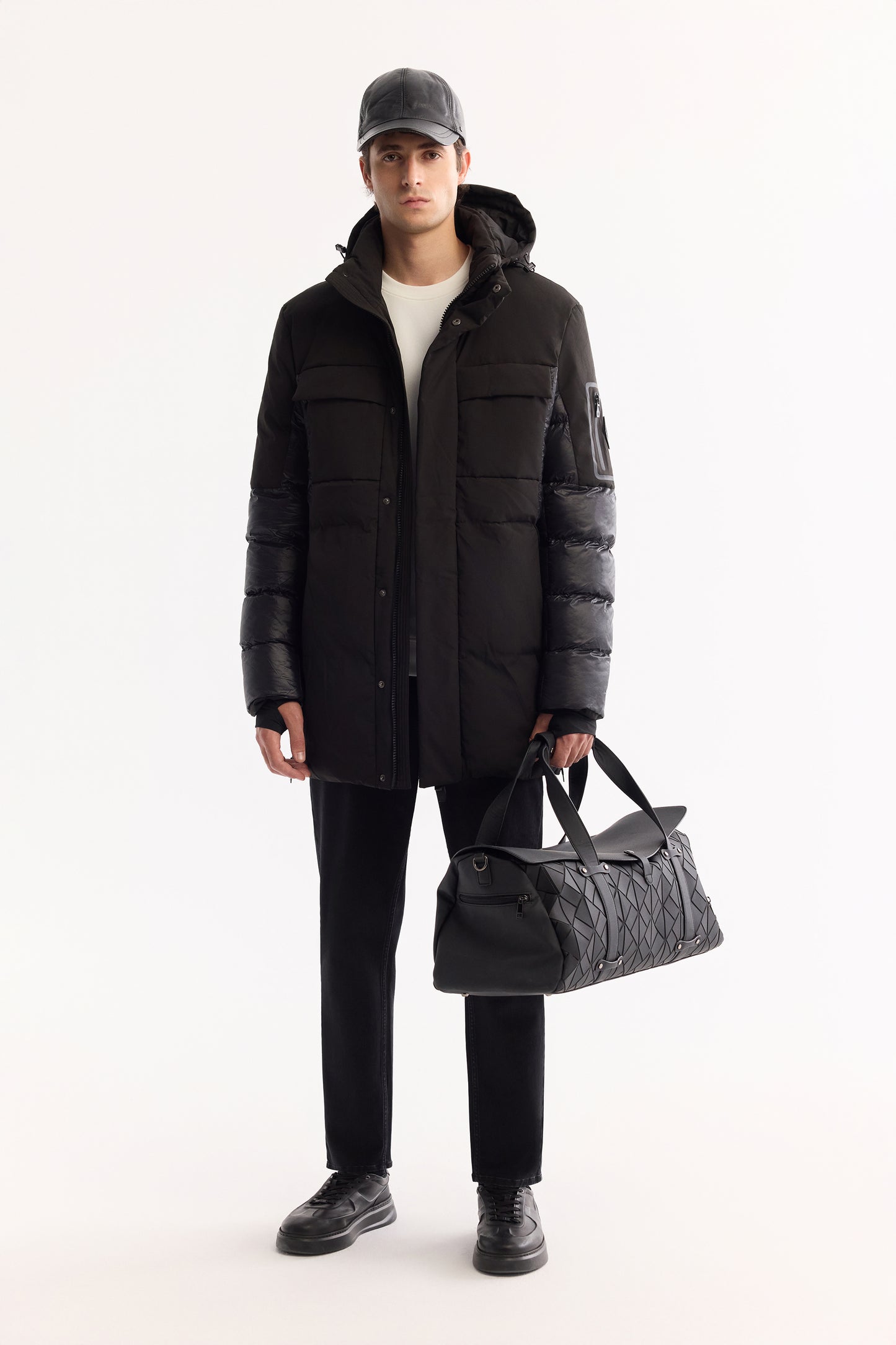 Siyah Takma Çıkma Kapüşonlu Düz Poliamid Kumaş Mont