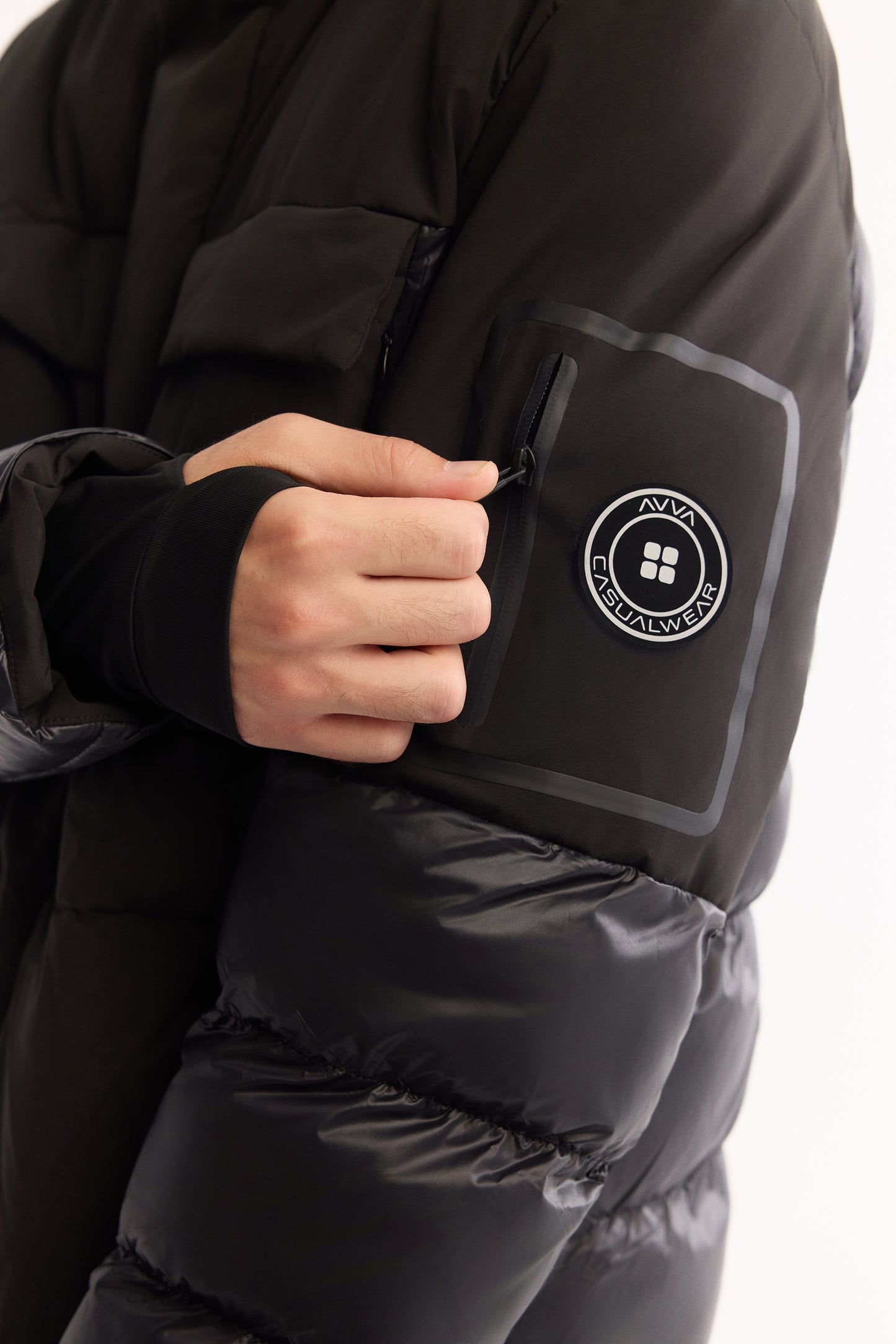 Siyah Takma Çıkma Kapüşonlu Düz Poliamid Kumaş Mont