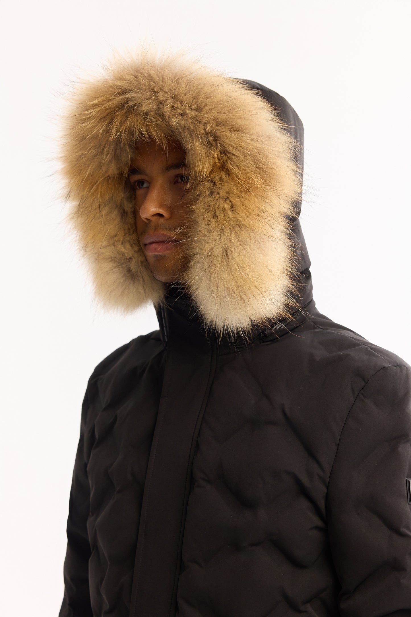 Siyah Takma Çıkma Kapüşonlu Düz Polyester Kumaş Mont