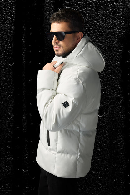 Beyaz Kapüşonlu Yaka Kapitone Polyester Kumaş Mont